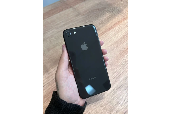 $165 : Iphone 8 64GB - Unlocked image 1