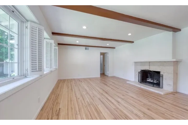 $6700 : 5369 Topeka Dr, Tarzana, CA image 3