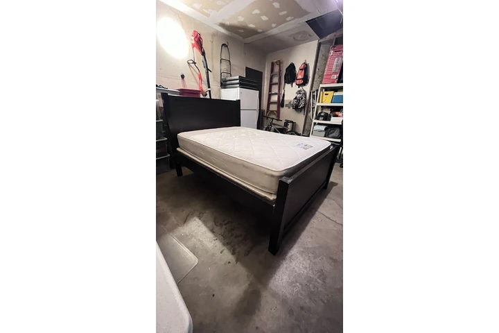 $150 : VENDO CAMA QUEEN CON COLCHÓN image 4