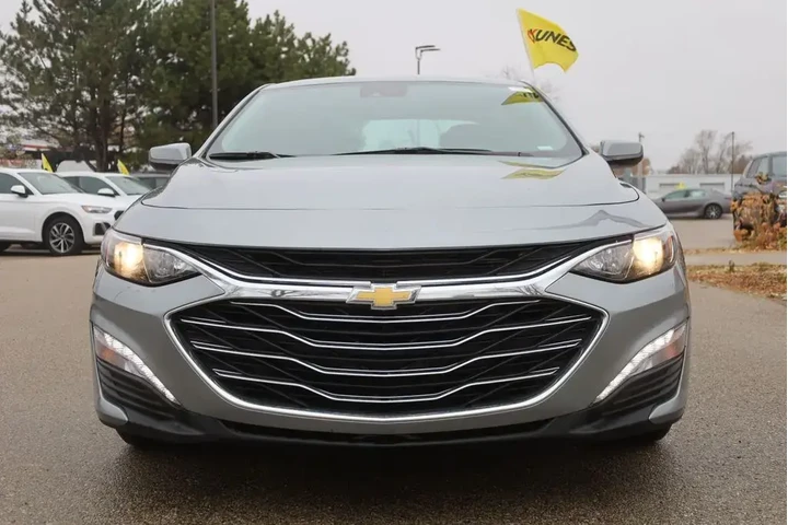 $18977 : Chevrolet Malibu 2024 LT 4dr image 3