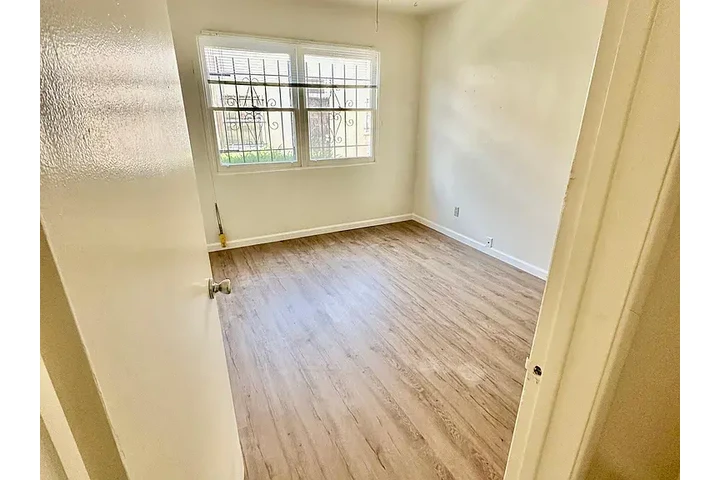 $2400 : Apartment For Rent image 7