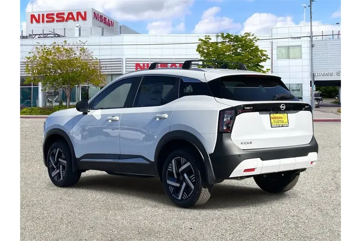 $26860 : Nissan Kicks 2026 SV 4dr Cro image 2