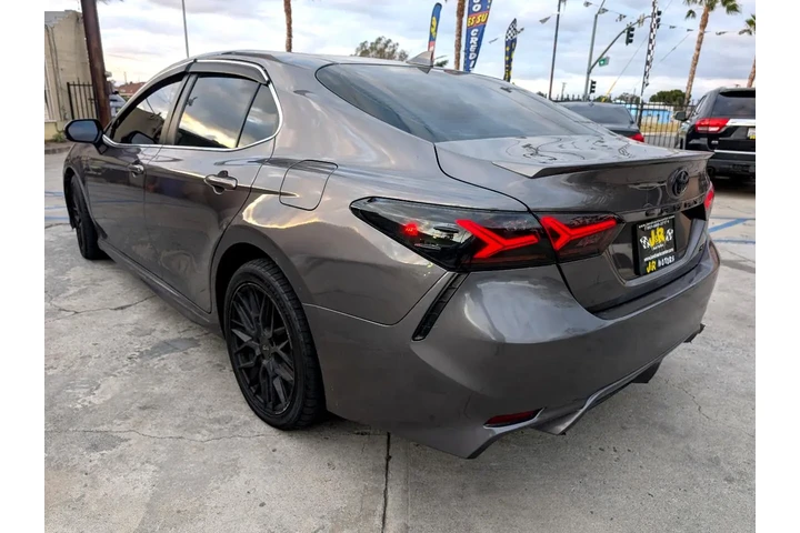 $21995 : 2020 Camry SE image 5
