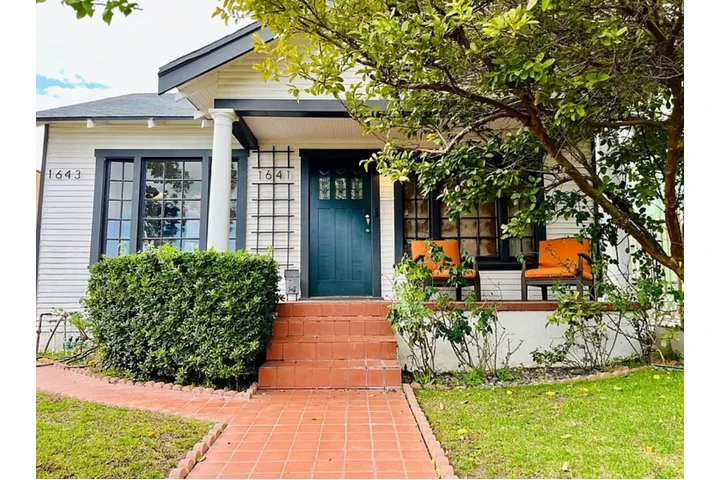 $1500 : Located in desirable Mid-City image 2