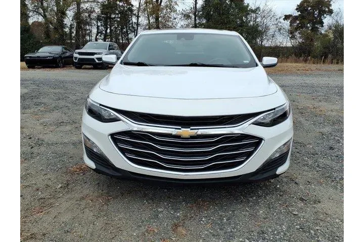 $18987 : Chevrolet Malibu 2024 LT 4dr image 2