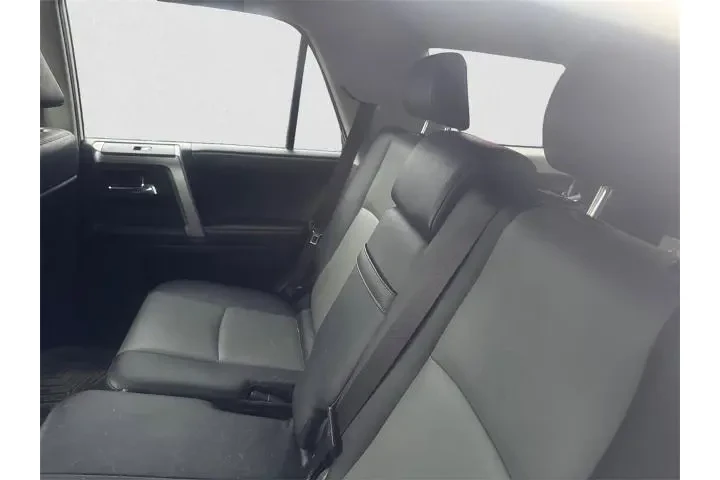 $27971 : Toyota 4Runner 2017 4x4 SR5 image 8