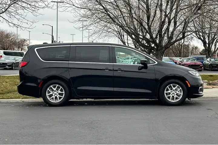 $31995 : Chrysler Pacifica 2024 Touri image 8