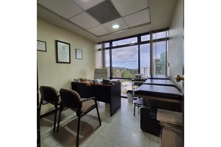 $406000 : Clínica amplia en Venta image 1