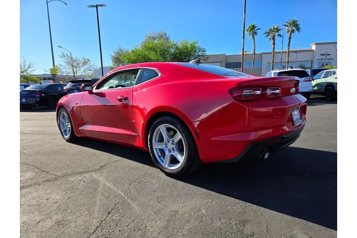 $25978 : Chevrolet Camaro 2023 LT 2dr image 4