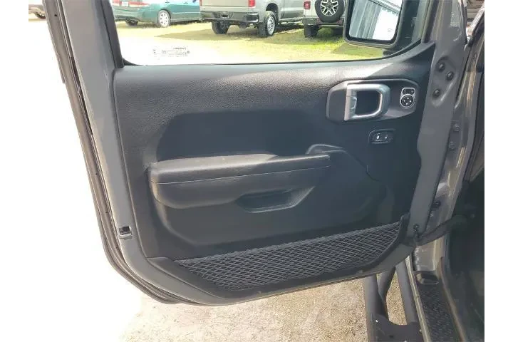 $28399 : Jeep Wrangler Unlimited 2021 image 10