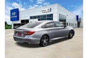 $28980 : Honda Accord 2021 Touring 4d thumbnail