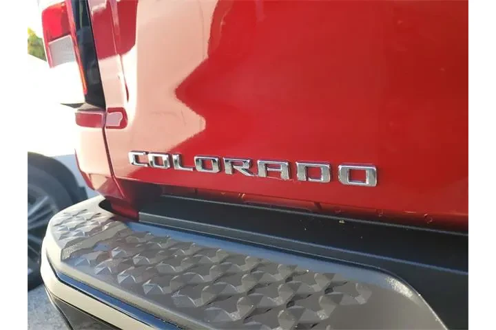 $35990 : Chevrolet Colorado 2025 4x4 image 5