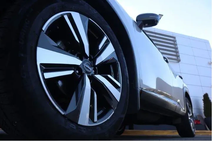 $25117 : Nissan Rogue 2023 AWD Platin image 8