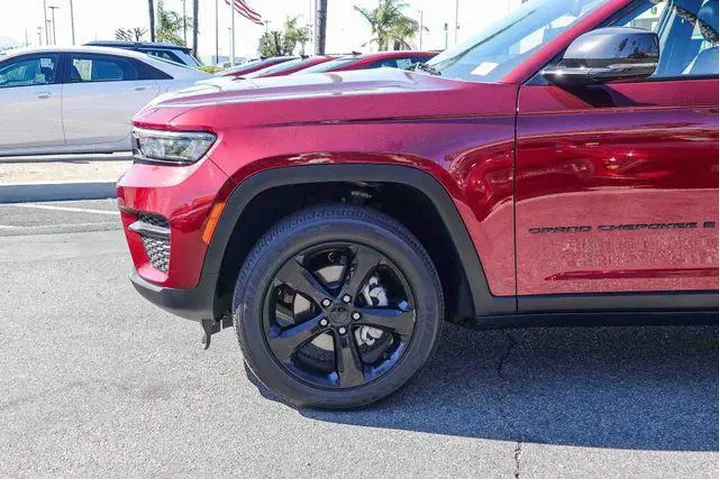 $29500 : Jeep Grand Cherokee 2024 4x2 image 10
