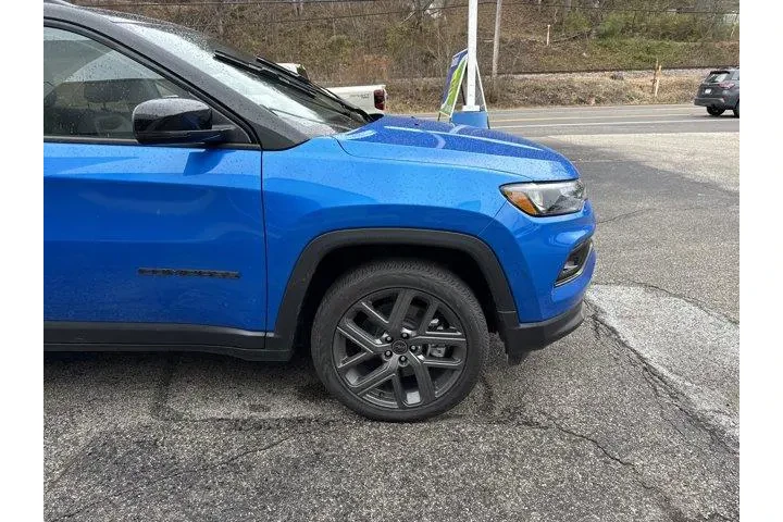 $33390 : Jeep Compass 2026 4x4 Limite image 4