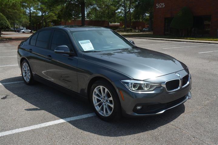 2018 BMW 3 Series 320i image 5