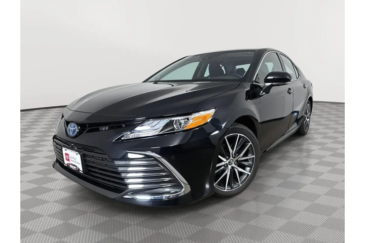 $31295 : Gold Certified 2024 Camry Hyb image 1