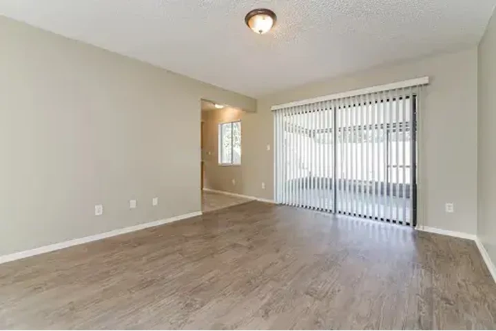 $1405 : Casa en renta de 3 recámaras image 8