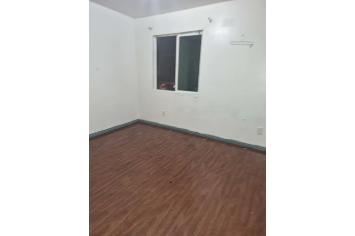 $1000 : Rento cuarto $1000 y depósito image 1