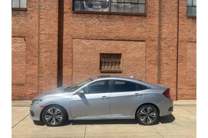 $14500 : 2018 Civic EX-T image 7