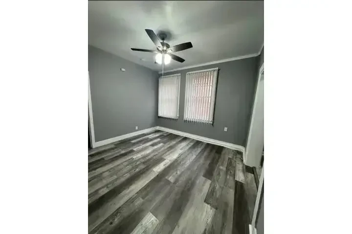 SINGLE & 1 BEDROOM APARTMENTS image 7