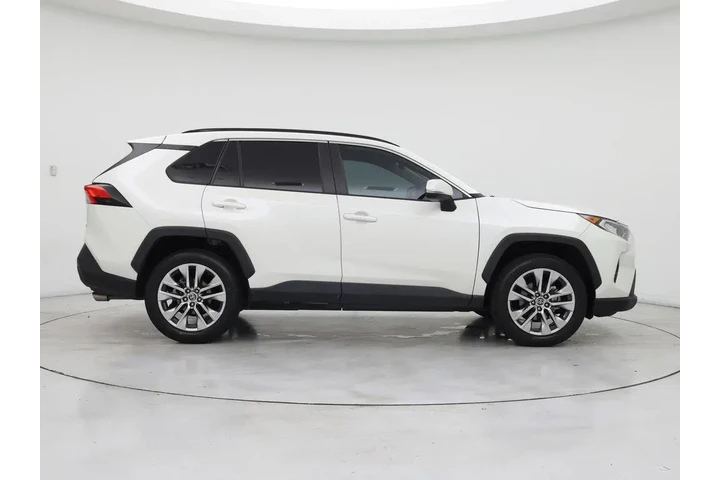 $26998 : Toyota RAV4 2021 XLE Premium image 7