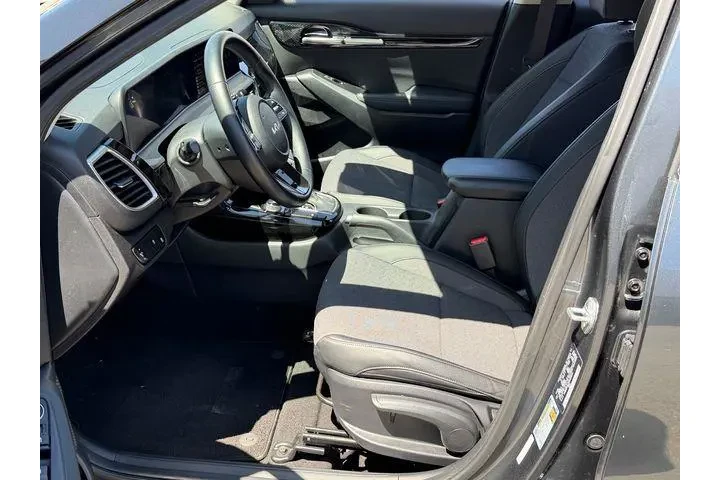 $21988 : Kia Seltos 2024 S 4dr SUV image 6