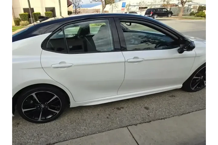 $26950 : Toyota Camry 2019 XLE V6 4dr image 1