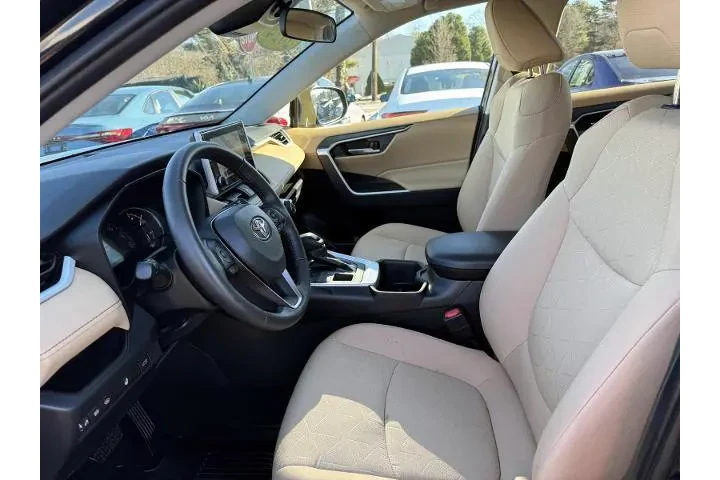 $29999 : Toyota RAV4 2024 AWD XLE 4dr image 10