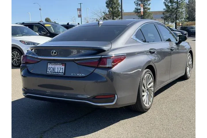 $35991 : Lexus ES 300h 2023 Luxury 4d image 6