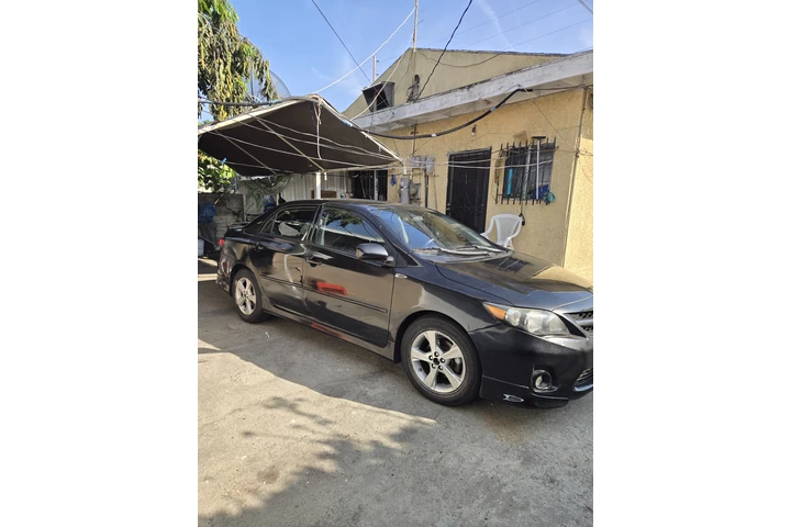 $4 : Vendo  toyota corolla 2013 image 4