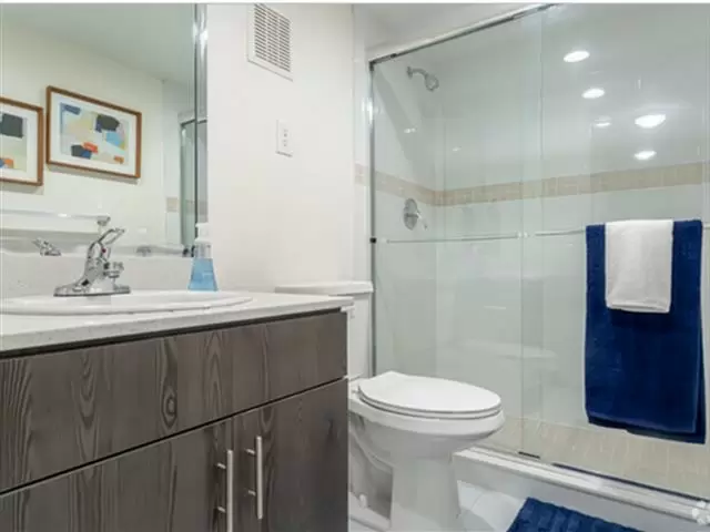 $2400 : North Miami Beaches$2300 image 4