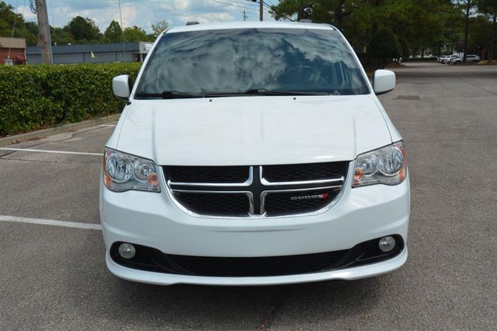 2018 Grand Caravan SXT image 3