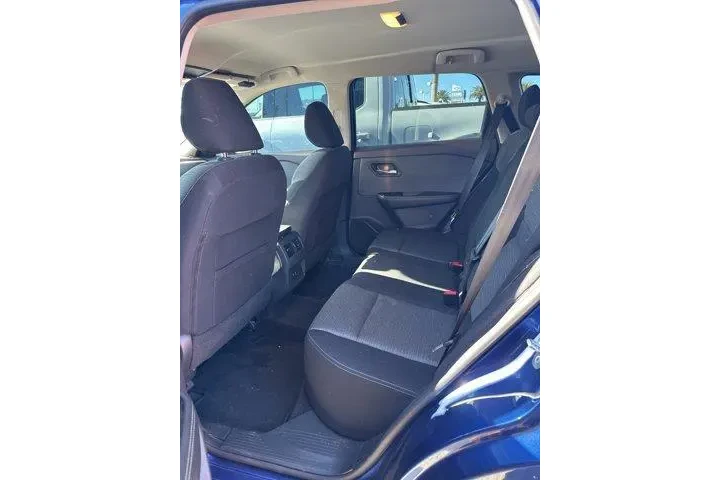 $21012 : Nissan Rogue 2021 AWD SV 4dr image 2