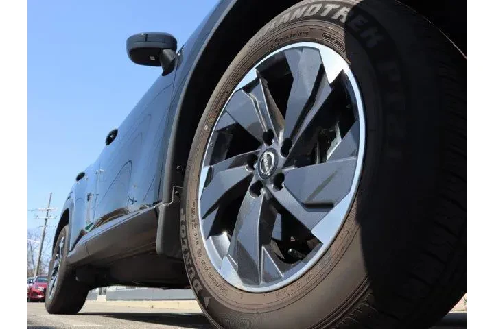 $28044 : Nissan Rogue 2025 AWD SV 4dr image 10