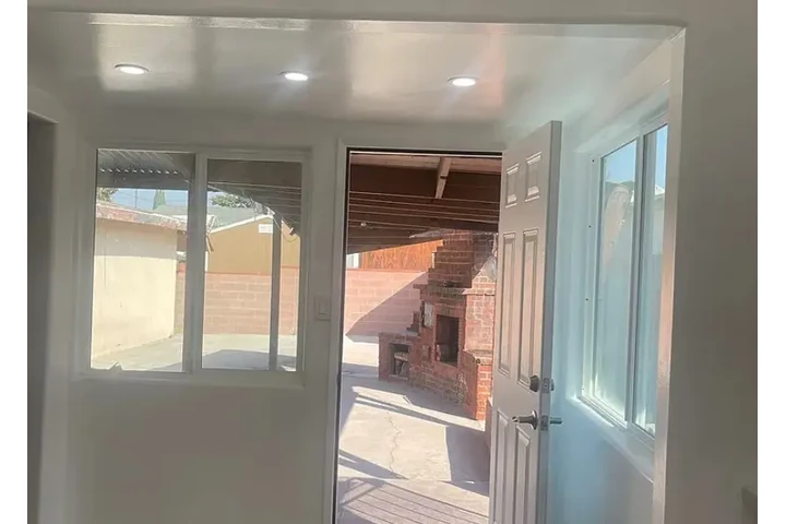 $1586 : HOUSE RENT IN Los Angeles CA image 1