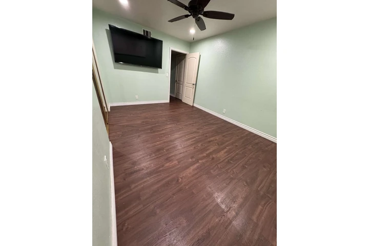 $850 : Cuarto de renta image 4