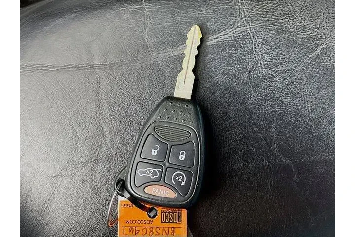 $9975 : Chrysler 200 2011 Limited 4d image 9