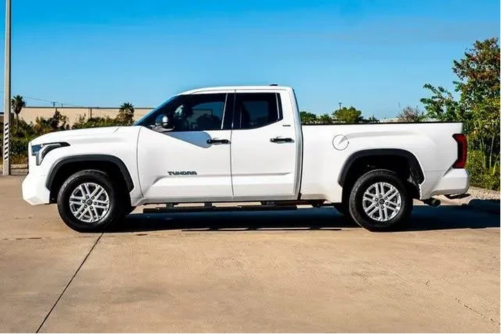 $33970 : Toyota Tundra 2023 4x2 SR5 4 image 7