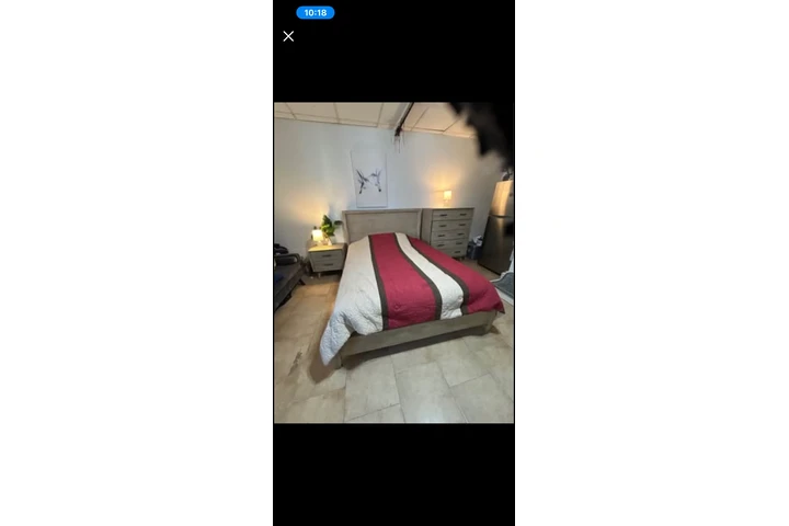 $700 : Cama, colchon, comoda y buro image 3