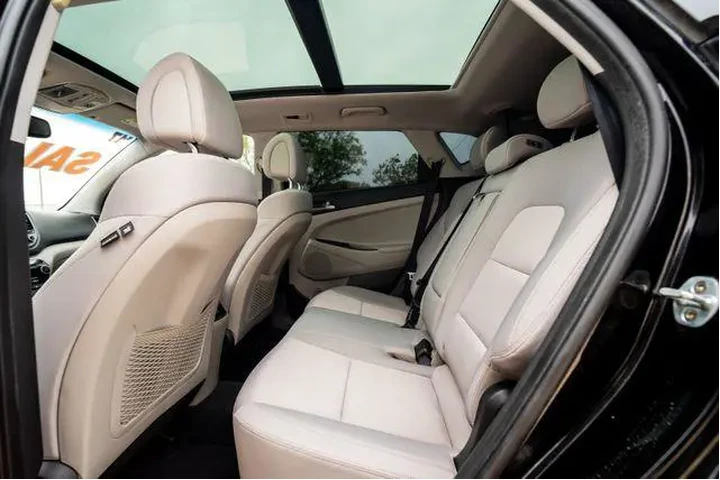 $14735 : Hyundai TUCSON 2017 Sport 4d image 9