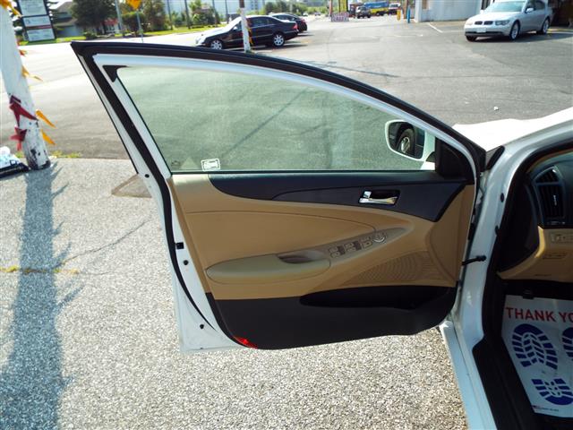 $10995 : 2011 Sonata image 6