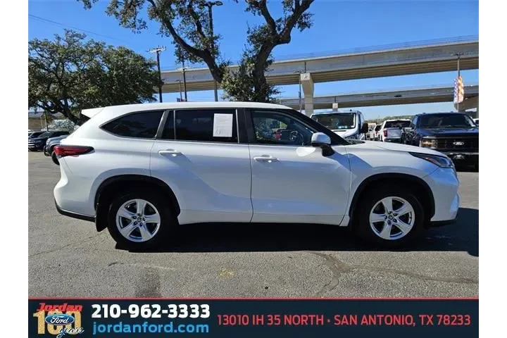 $28475 : Toyota Highlander 2023 AWD L image 6