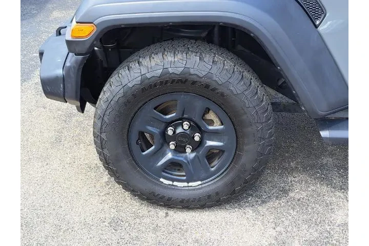 $19750 : Jeep Wrangler Unlimited 2021 image 9