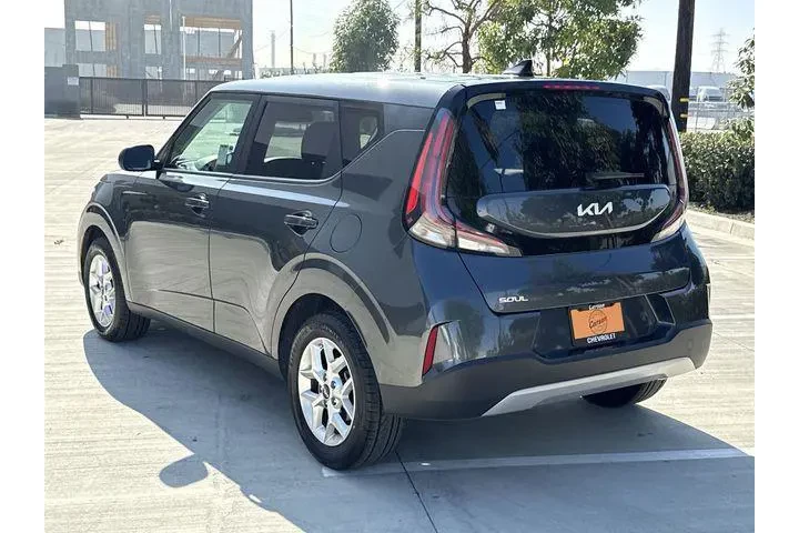 $17670 : Kia Soul 2024 LX 4dr Crossov image 5