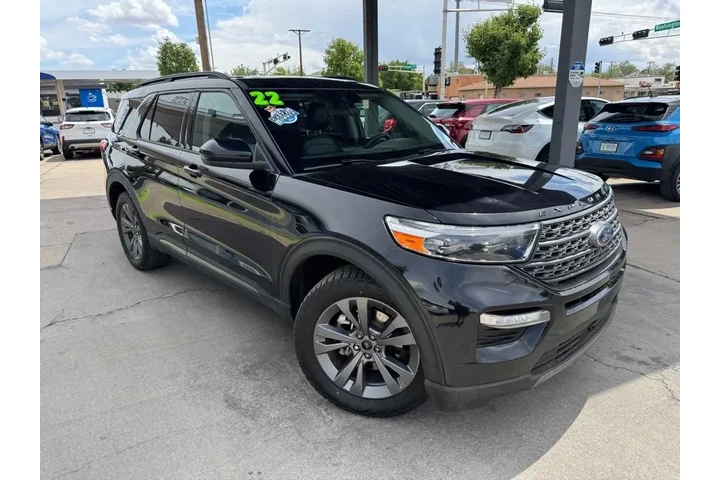 2022 Explorer XLT AWD image 3