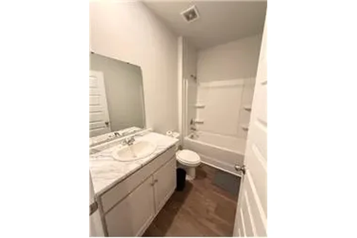 $1950 : Rental property with 4 bedro image 9