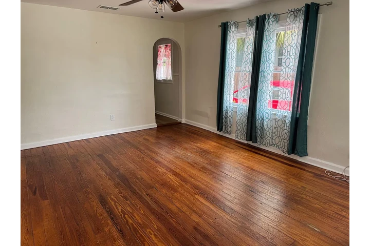$900 : Casa de 2 dormitorios y 1 baño image 9