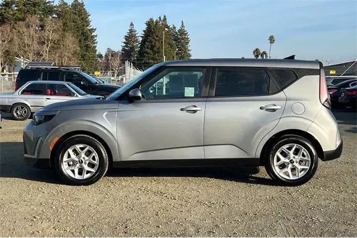 $16490 : Kia Soul 2024 LX 4dr Crossov image 10