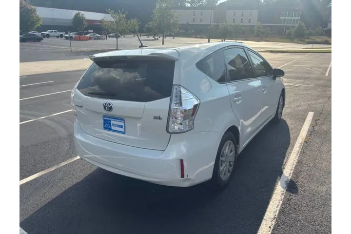 $12500 : 2013 Prius v Five image 6
